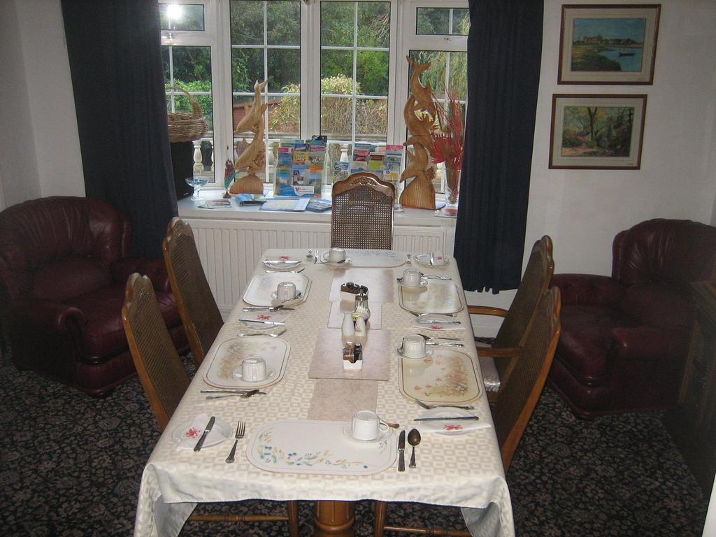 Four Seasons Guest House Pembrey Exterior foto